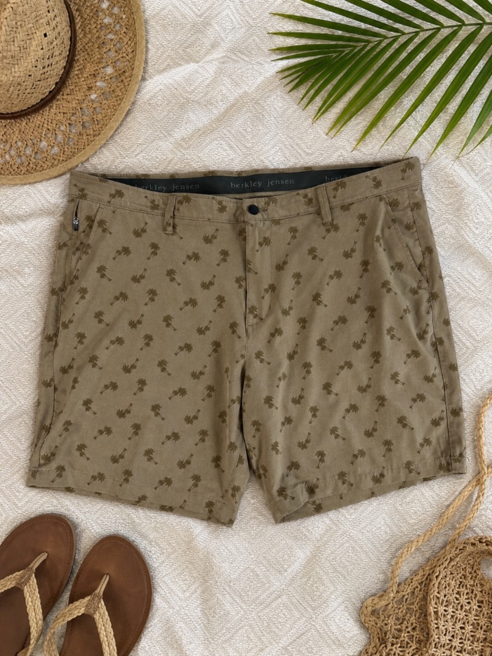 Berkley Jensen Palm Tree Print Hybrid Shorts Men's 42 Khaki Stretch